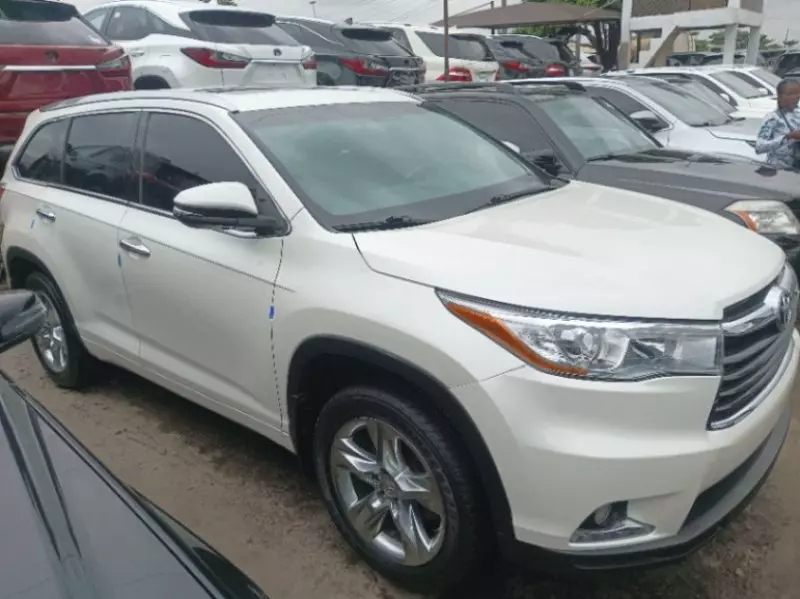 Toyota Highlander   - 2014
