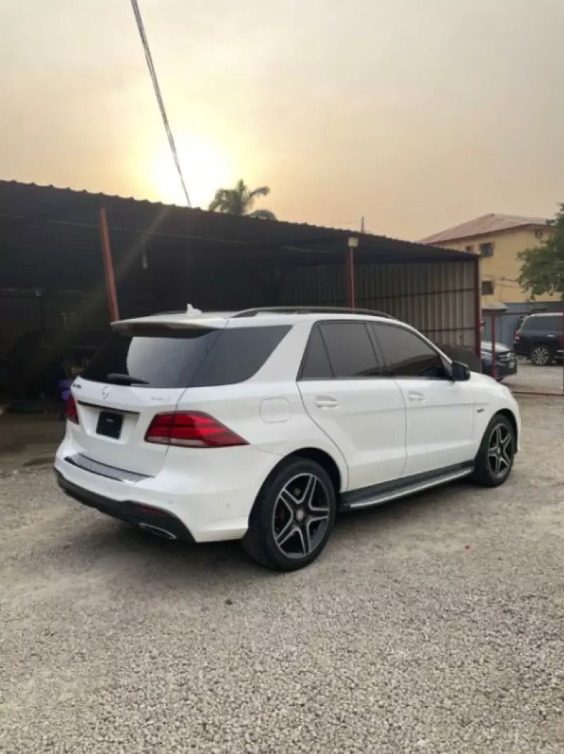 Mercedes-Benz GLE 400 - 2016