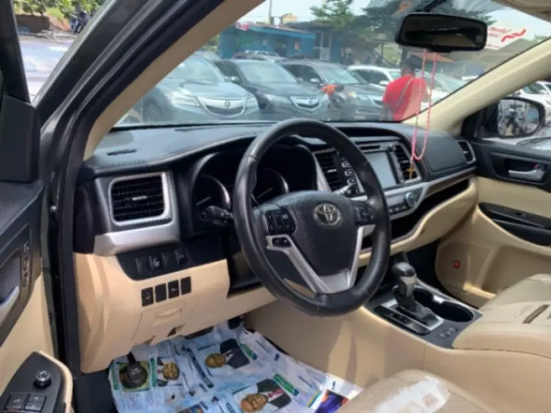 Toyota Highlander   - 2015