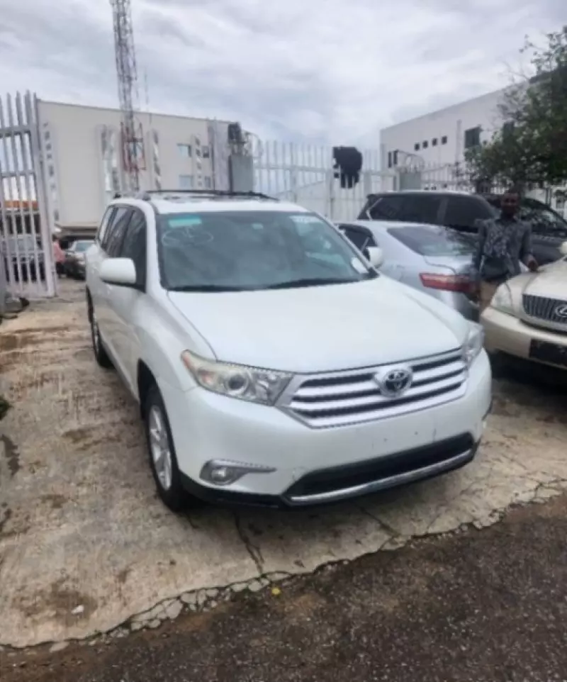 Toyota Highlander   - 2012