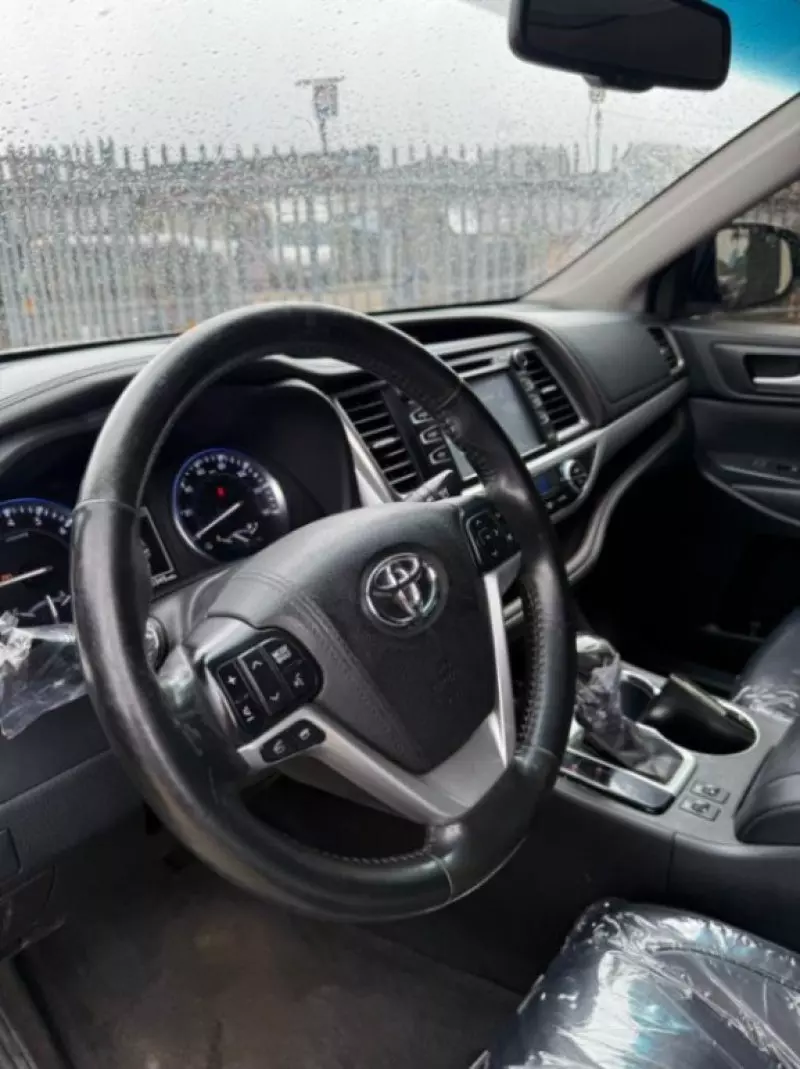 Toyota Highlander   - 2015