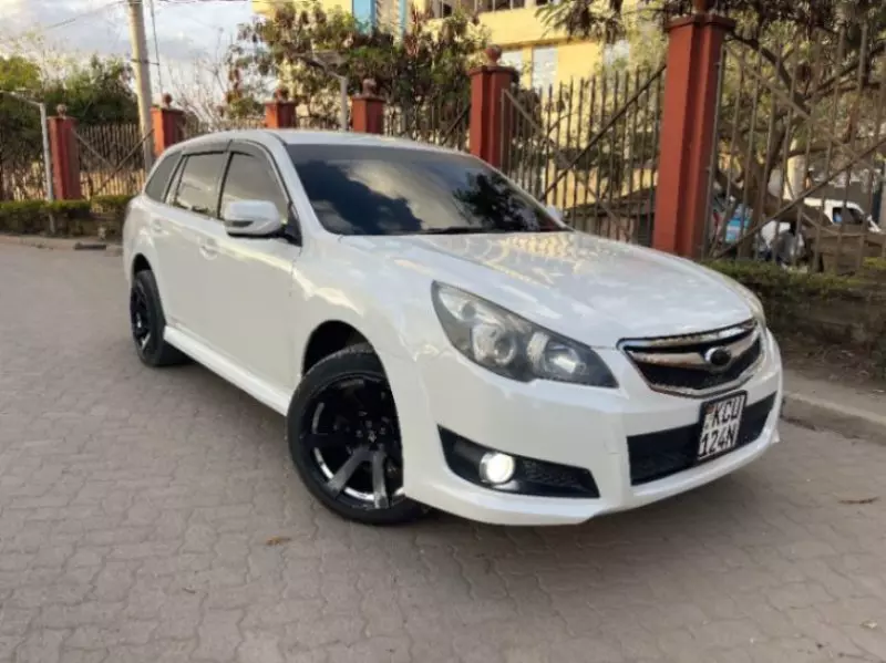 Subaru Legacy    - 2011