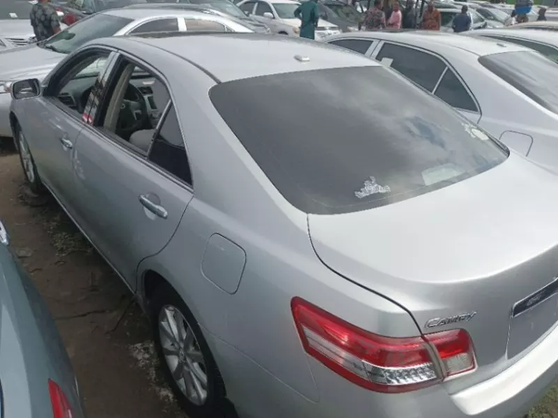 Toyota Camry   - 2010