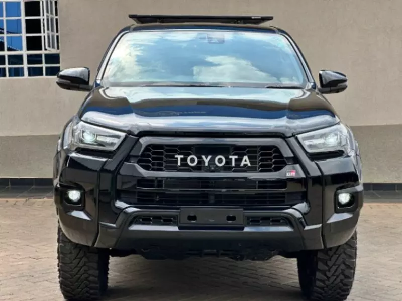Toyota Hilux   - 2022