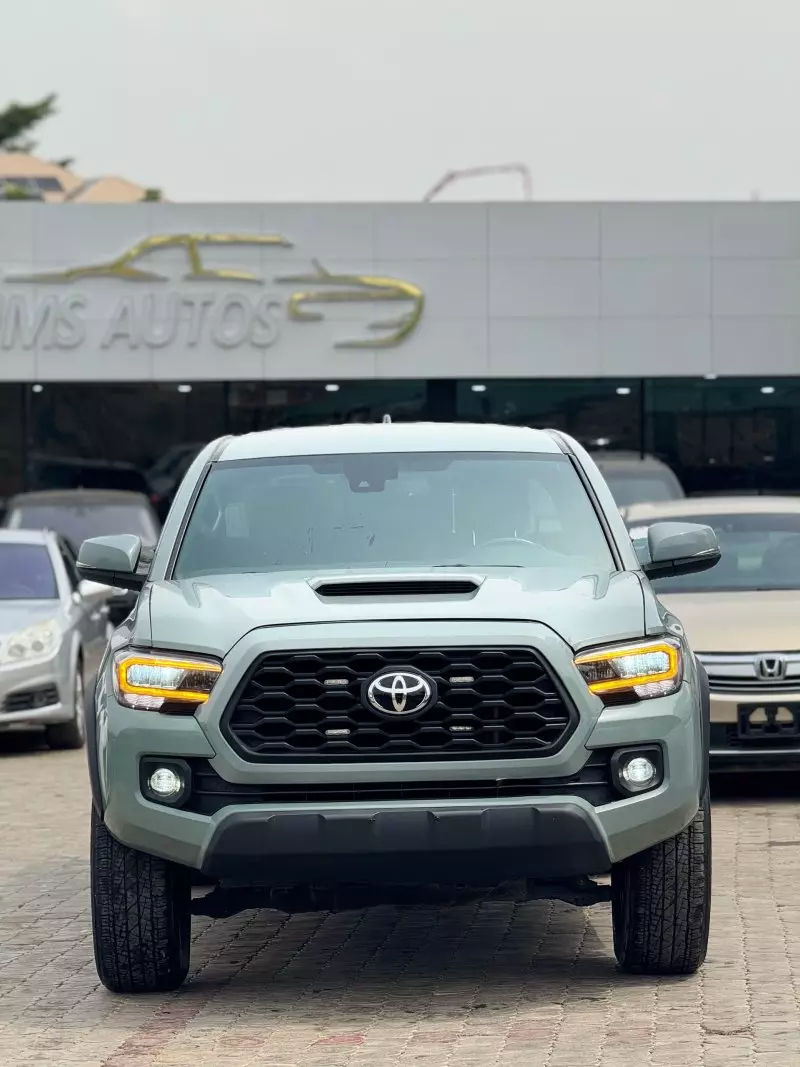 Toyota Tacoma   - 2023