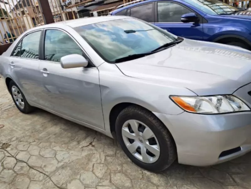 Toyota Camry - 2009