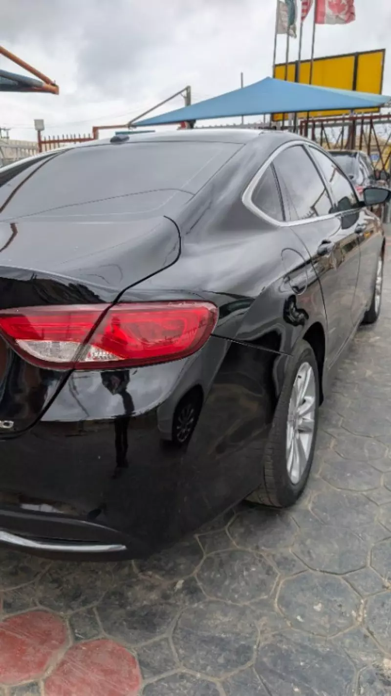 Chrysler 200   - 2015