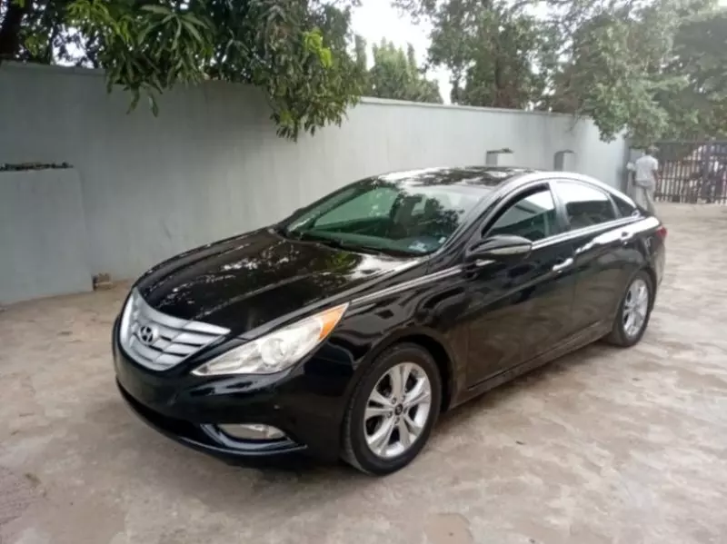 Hyundai Sonata   - 2011