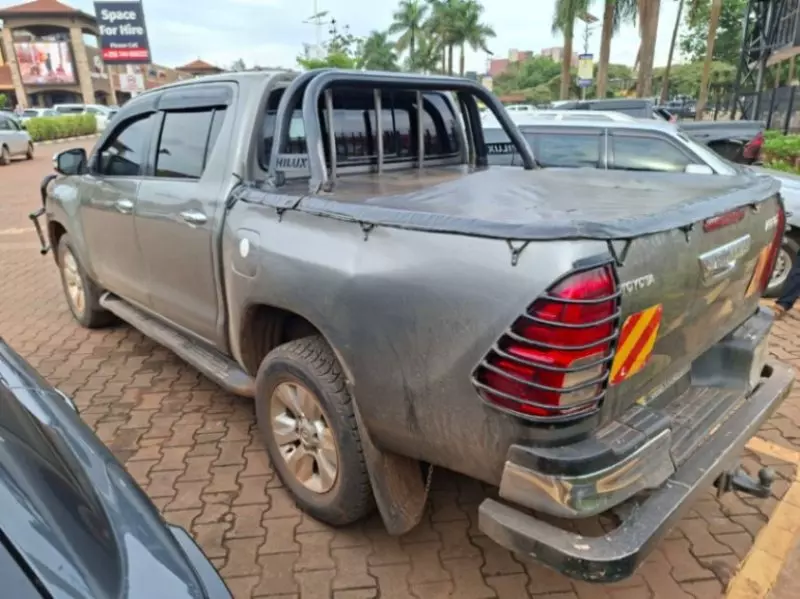 Toyota Hilux   - 2016