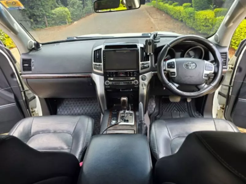 Toyota Landcruiser   - 2015
