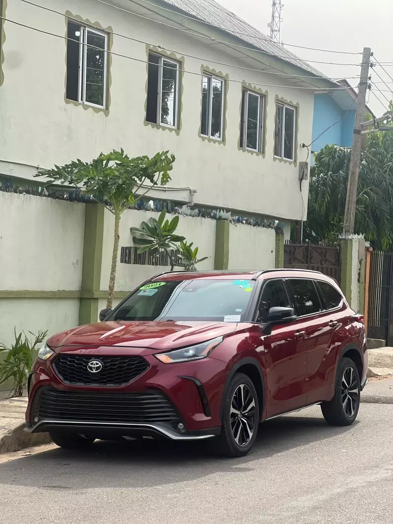 Toyota Highlander   - 2021