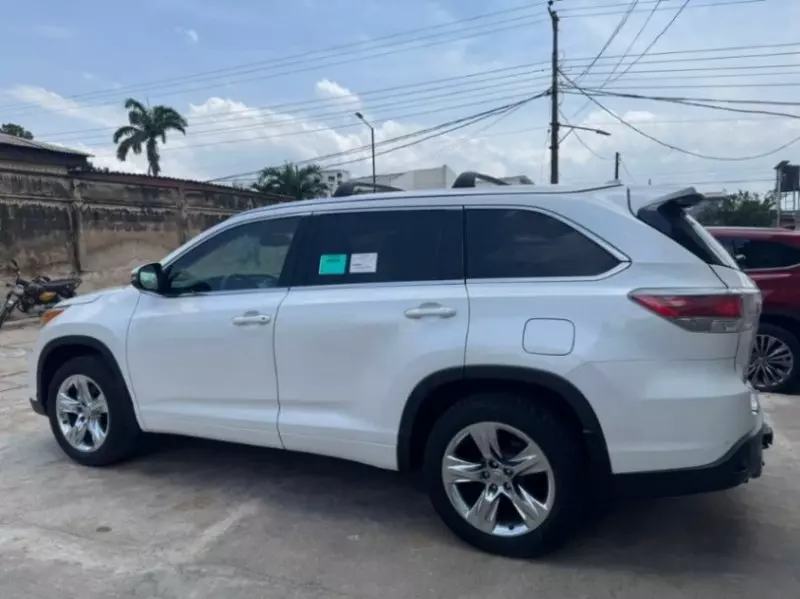 Toyota Highlander   - 2015