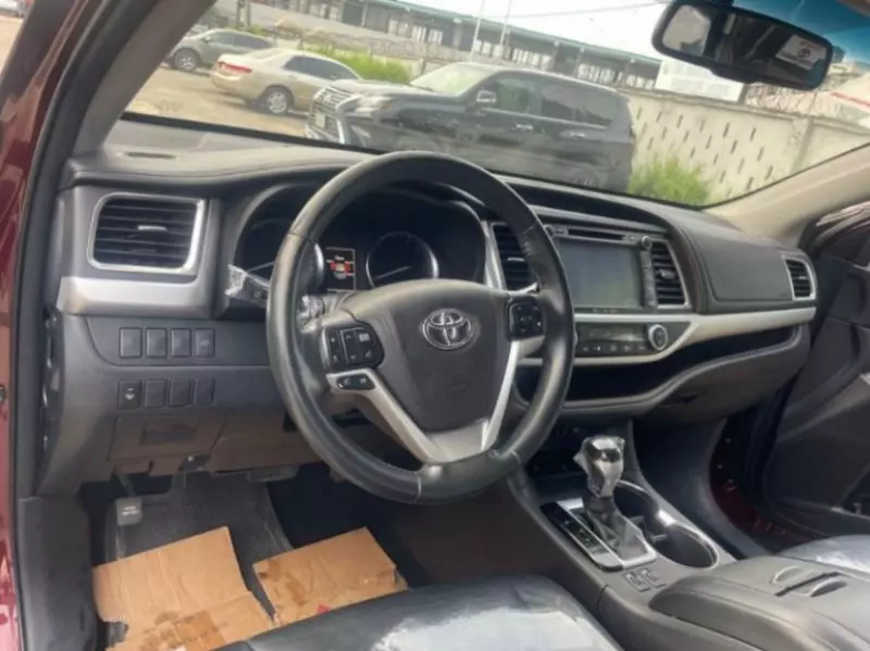 Toyota Highlander   - 2016