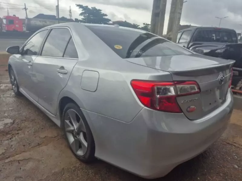Toyota camry   - 2012