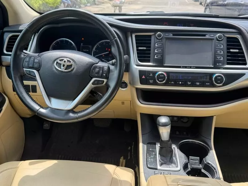 Toyota Highlander   - 2018