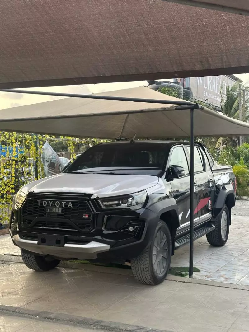 Toyota Hilux   - 2022