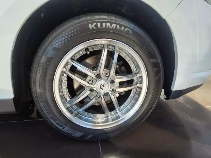 Nissan Tiida   - 2015
