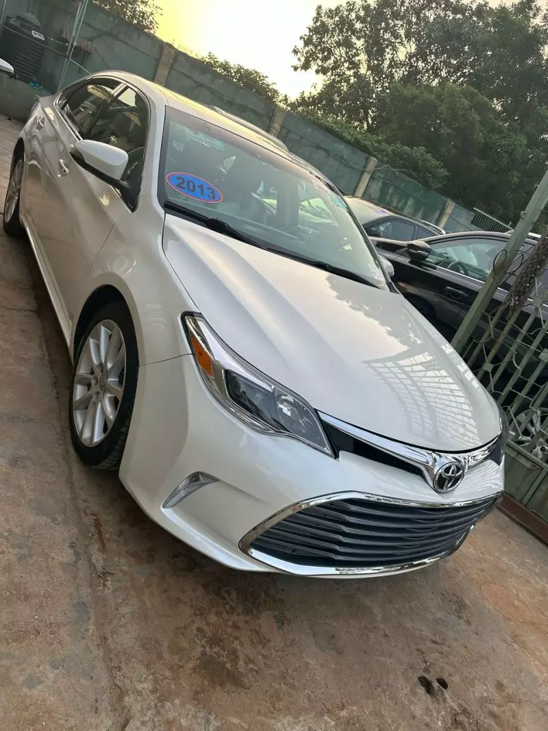 Toyota Avalon   - 2013