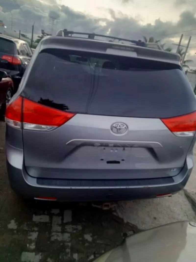 Toyota Sienna   - 2012