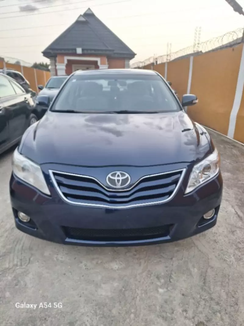 Toyota Camry   - 2010