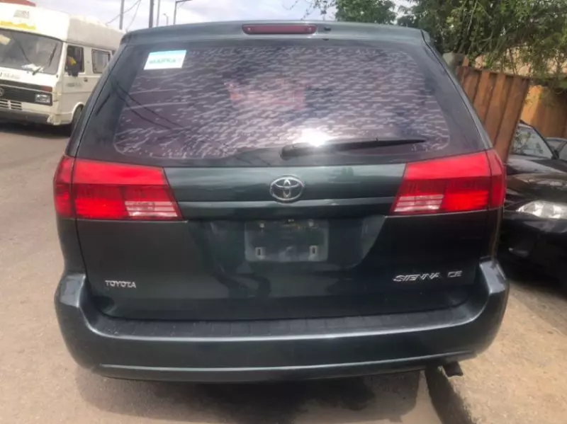 Toyota Sienna   - 2004