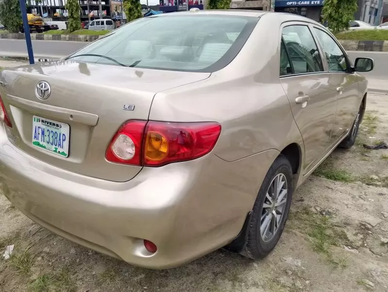Toyota Corolla   - 2009