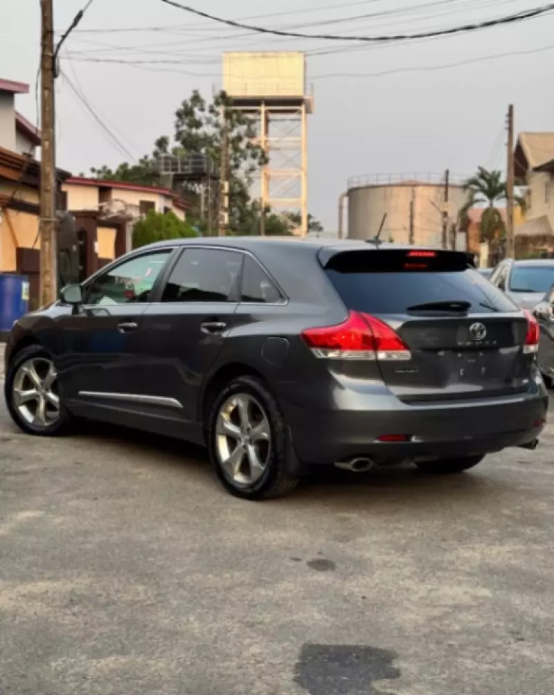 Toyota Venza   - 2011