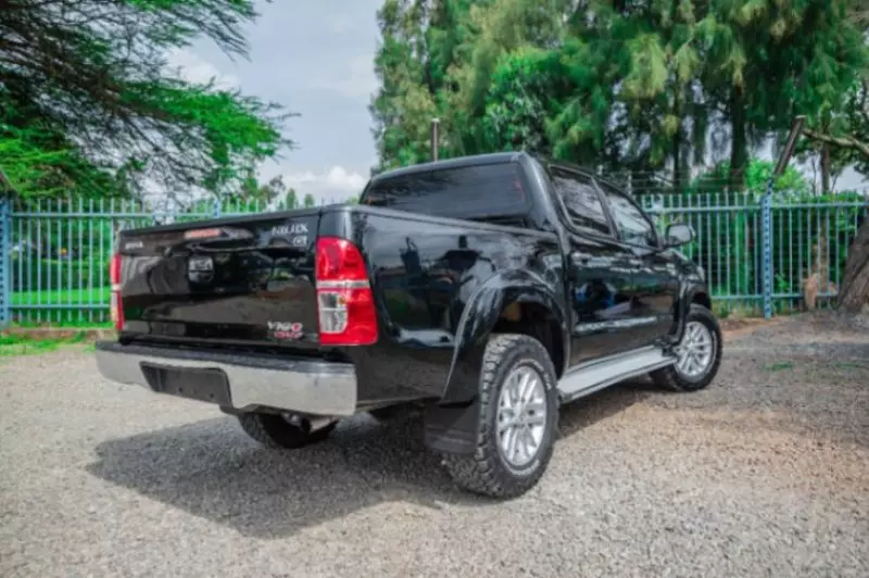 Toyota Hilux   - 2014