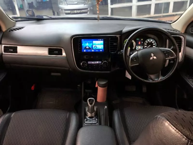 Mitsubishi OUTLANDER   - 2014