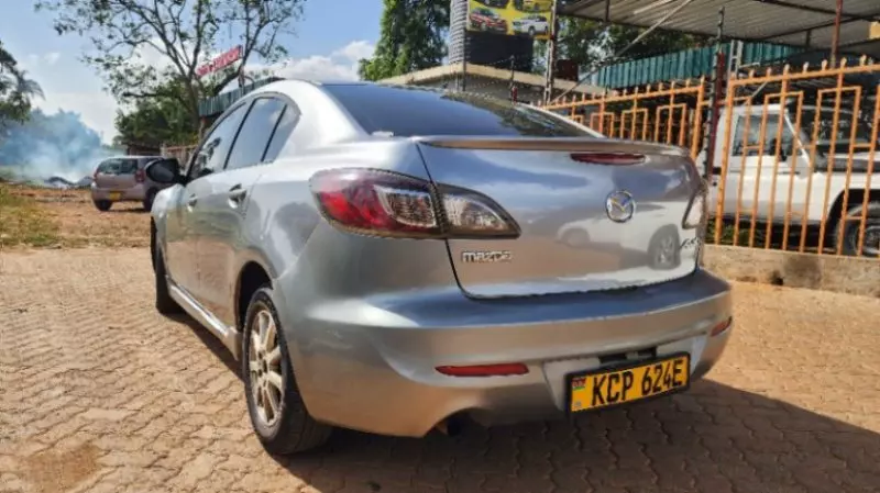 Mazda Axela    - 2010