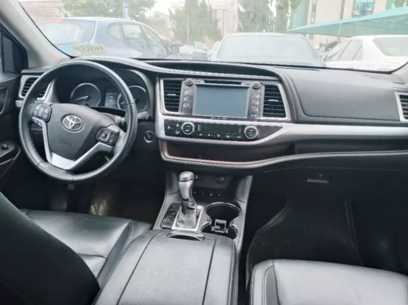 Toyota Highlander   - 2016