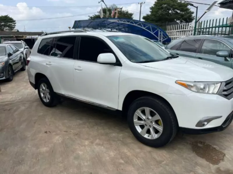 Toyota Highlander   - 2012