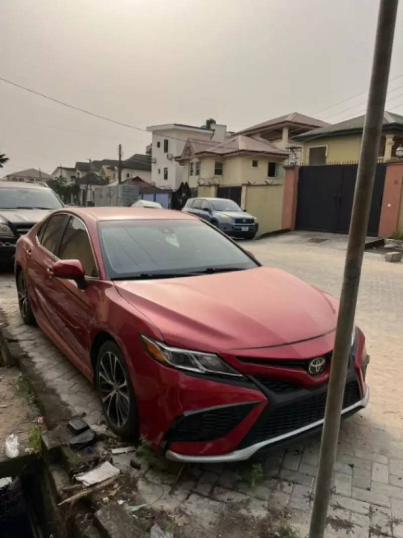 Toyota Camry   - 2018