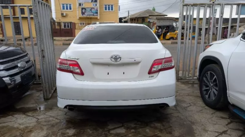 Toyota Camry   - 2010