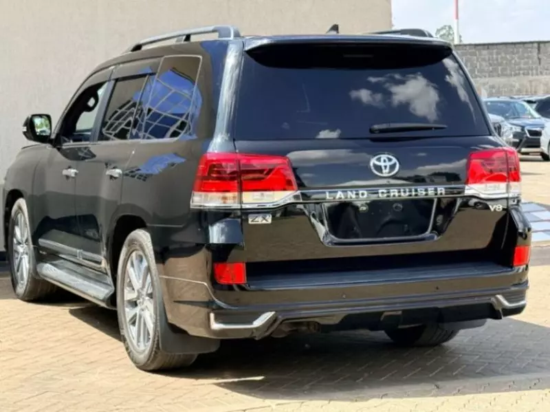 Toyota Land Cruiser V8   - 2020
