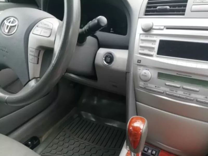 Toyota Camry   - 2010