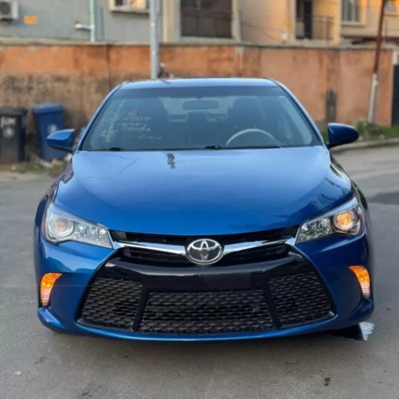 Toyota Camry   - 2016