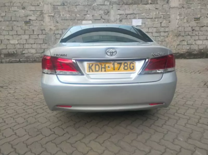 Toyota Crown   - 2014