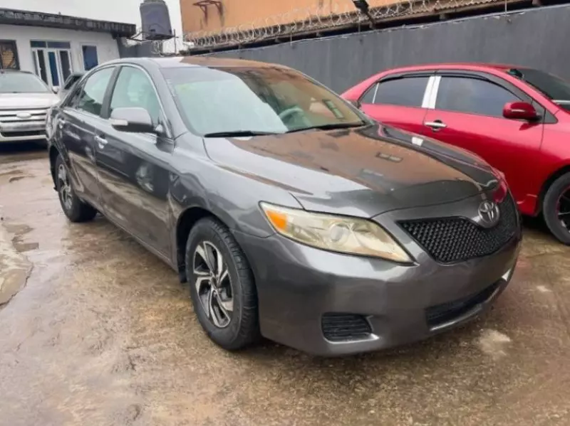 Toyota Camry   - 2010