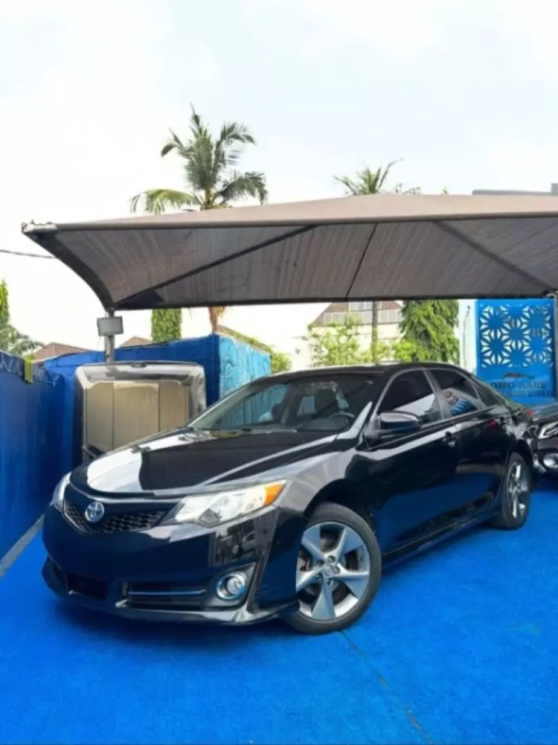 Toyota Camry   - 2014
