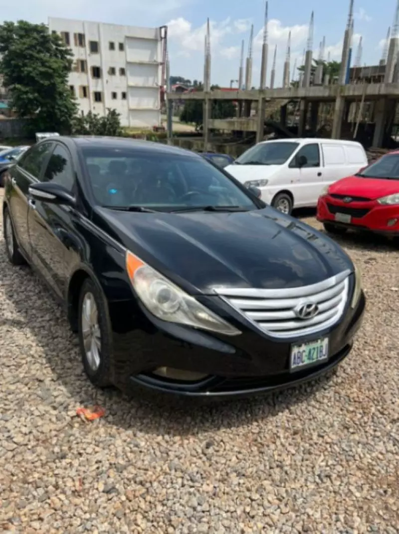 Hyundai Sonata   - 2011