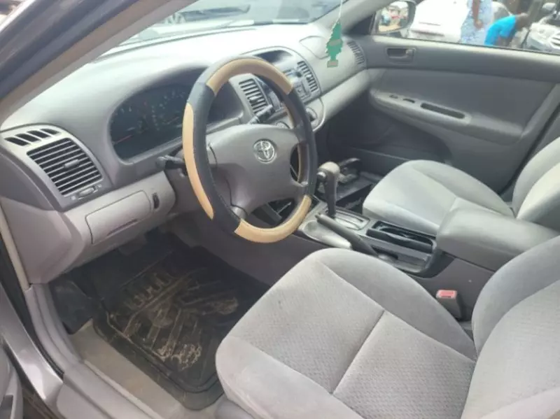 Toyota Camry   - 2005