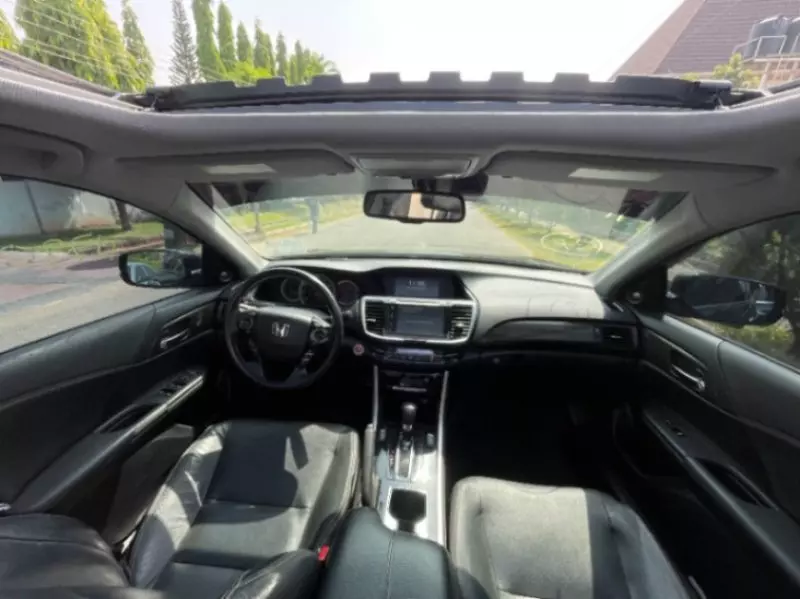 Honda Accord   - 2017