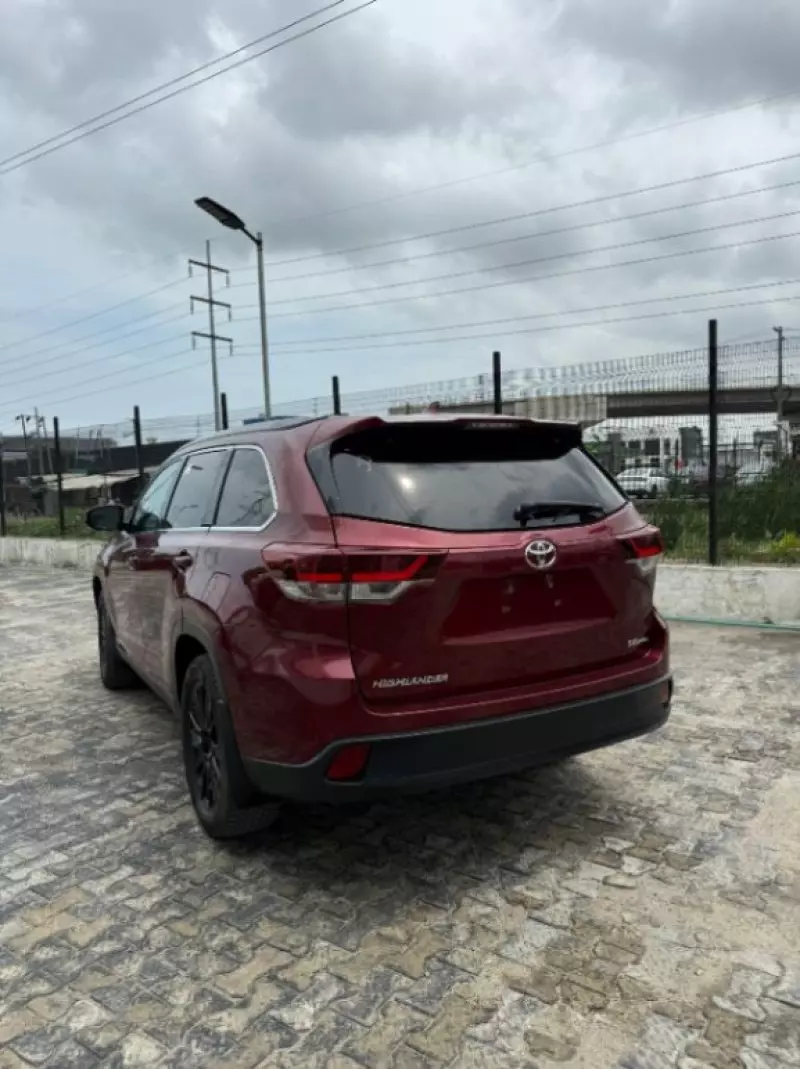 Toyota Highlander   - 2019