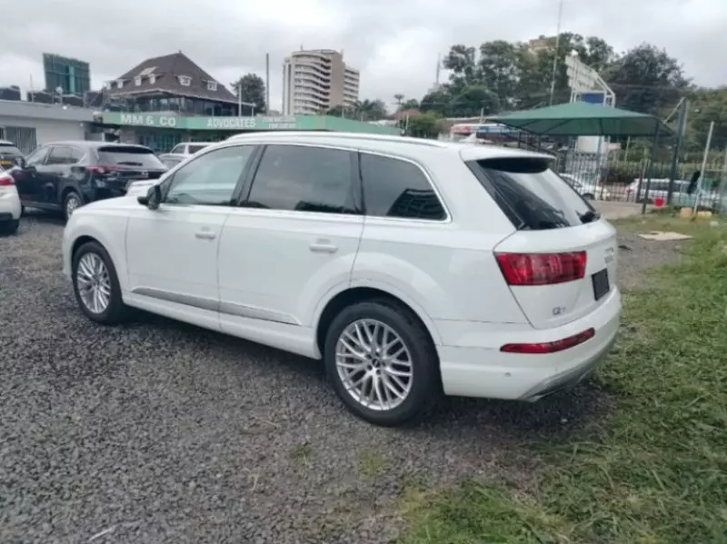 Audi Q7   - 2017