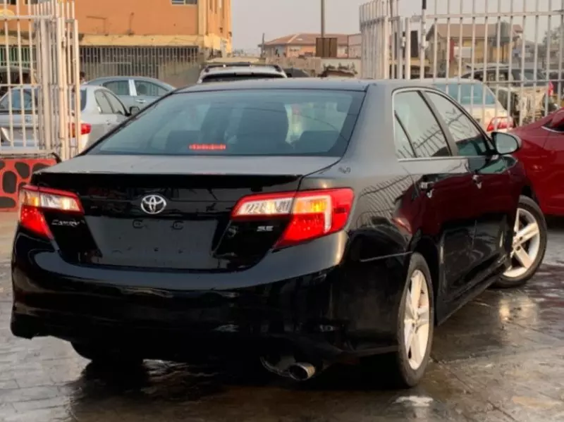 Toyota Camry   - 2013