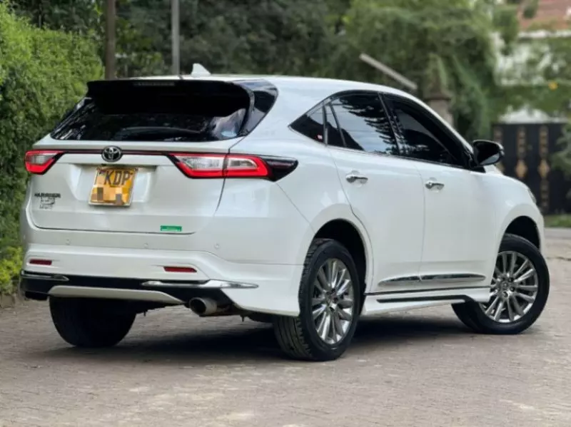 Toyota Harrier   - 2017