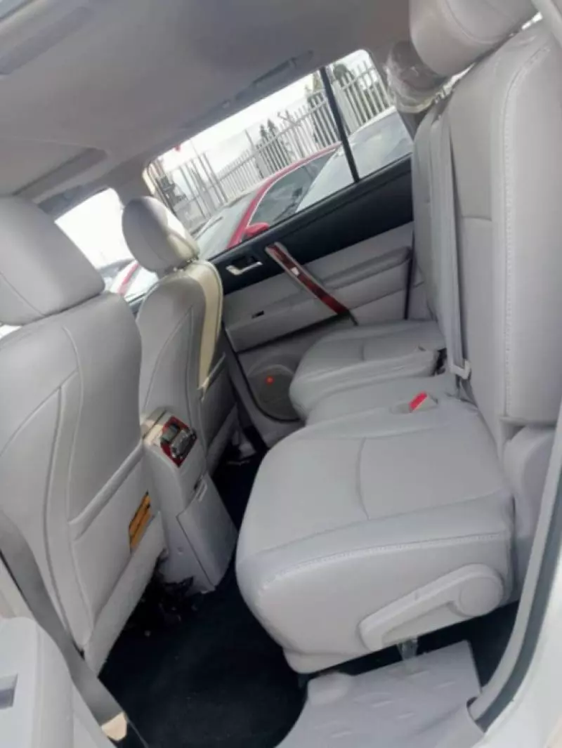 Toyota Highlander   - 2013