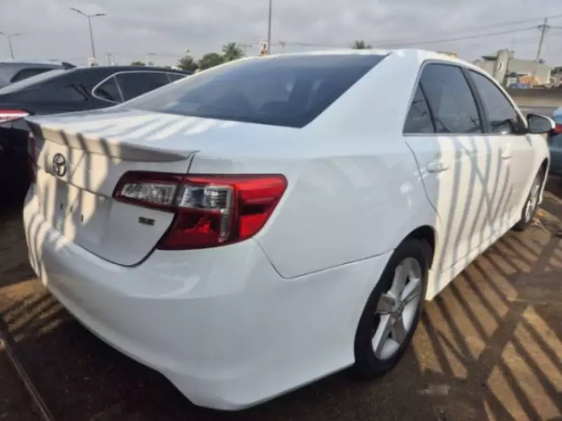 Toyota Camry   - 2014