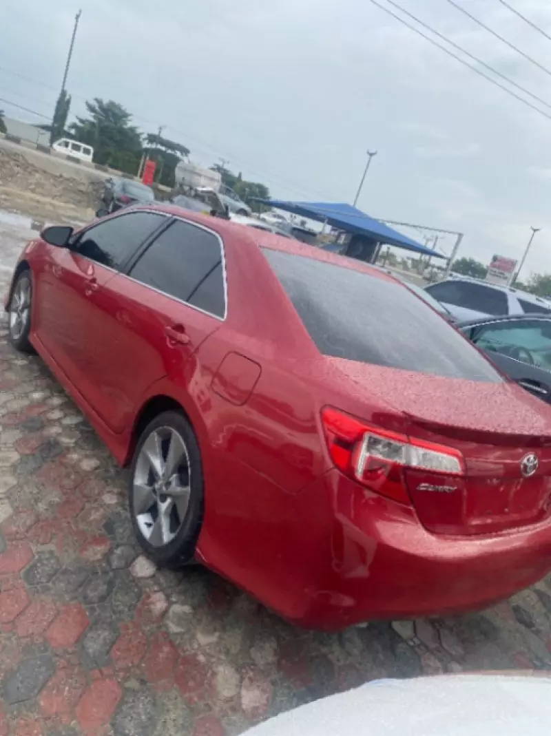 Toyota Camry   - 2014
